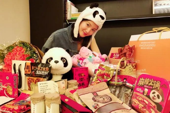 快乐家族全军覆没，汪涵也没能逃过一劫，粉丝送礼的风气是怎样形成的？