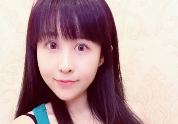 最美台球女裁判吕帅希，三围完胜柳岩，直言以后想生4个孩子，你怎么看？