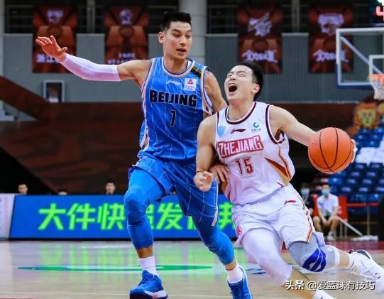 北京92:90险胜浙江，林书豪罚球绝杀存在争议，这球犯规了吗？