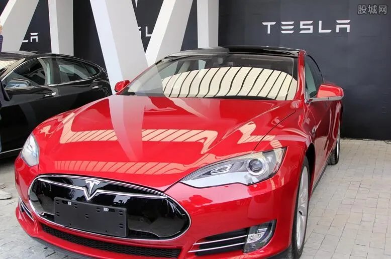 特斯拉市值突破1万亿美元 马斯克身价多少？