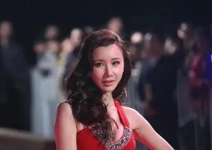 哪些女星本是天生丽质，却因整容整残了？