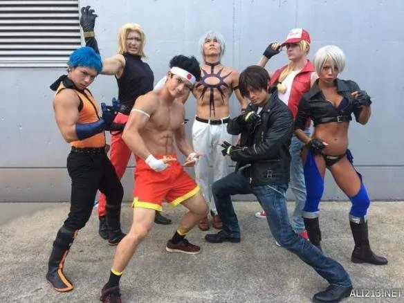 真人版拳皇特瑞！长相俊美 满身健壮肌肉简直太还原