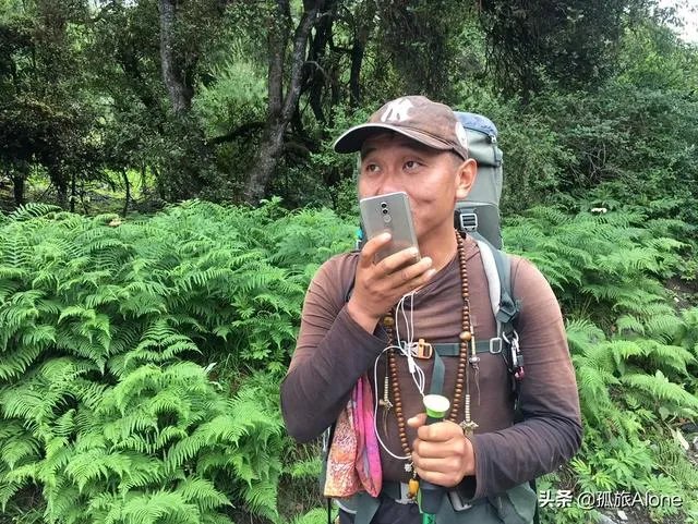 你怎么看大学生徒步回家？