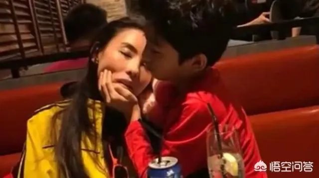 两代星女郎张柏芝林允合影,你更看好谁?