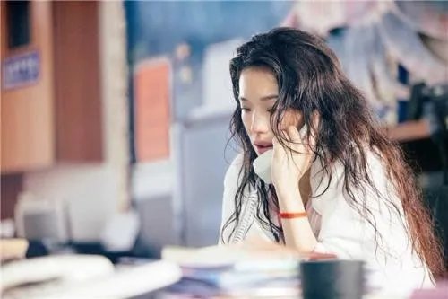 冯德伦独自与林熙蕾聚餐，合影紧挨秀亲密关系，舒淇是如何回应的？