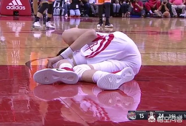 周琦首秀重伤离场，整条腿被碾压，坐在轮椅上动弹不得，当时发生了什么？