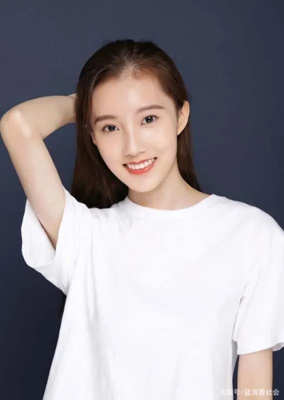 王思聪狂追的孙一宁真不算仙女，中戏二十级艺人王奕文才是神仙颜值？