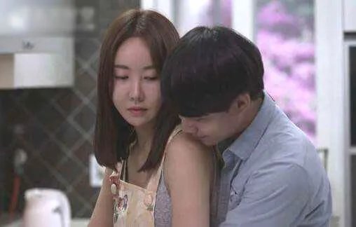 龙潜花都妈妈苏雅晴：年轻貌美的后妈,形容女子年轻貌美