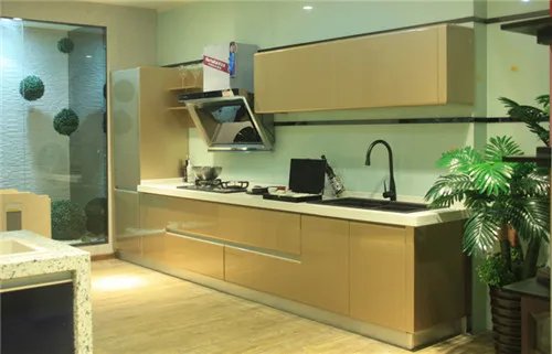 香槟色整体橱柜好看吗 香槟色整体橱柜效果图