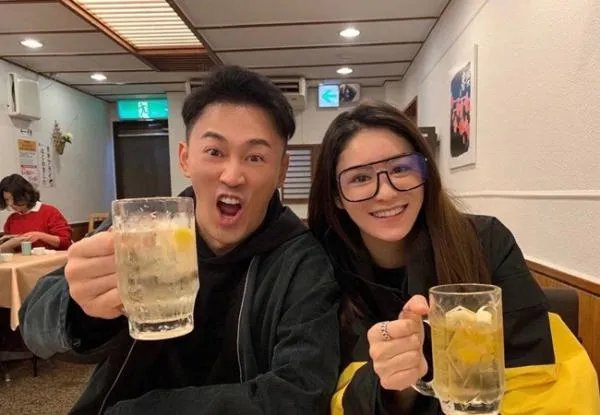 林峯吵架后穿着短裤追回了张馨月，他们之间是真爱吗？