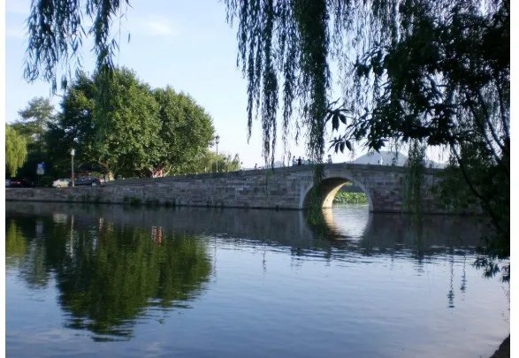 饮湖上初晴后雨 古诗意思是什么?