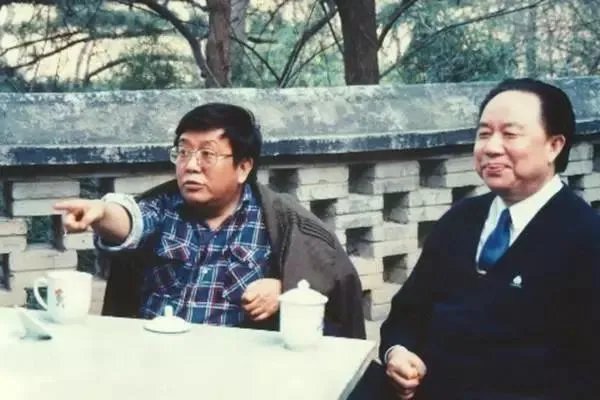 如何评价集“首富”与“首骗”于一身的牟其中？