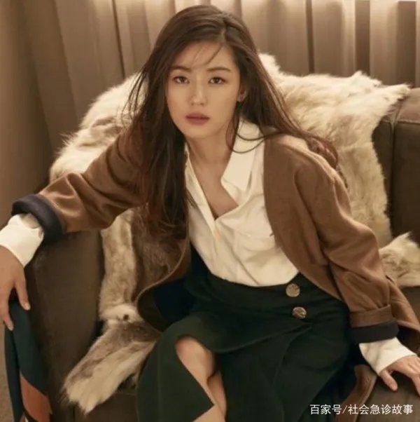 网曝女神全智贤离婚，豪门丈夫疑似出轨，男方离家出走，你怎么看？