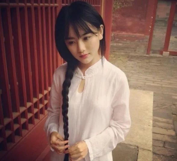 南笙姑娘《男人装》大尺度写真 性感唯美露酥胸