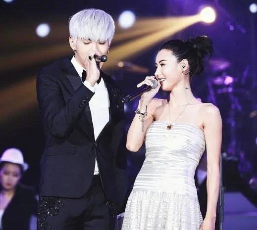 吴亦凡挑战者联盟盛典张柏芝同台 两人默契十足深情献唱