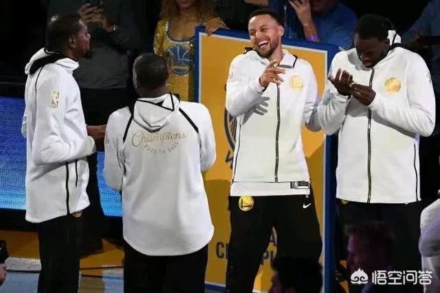 库里新赛季首秀集锦，20投11中，三分9中5，你怎么看库里的表现？