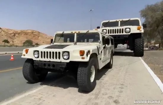 世界最大悍马亮相 车长14米高6.6米