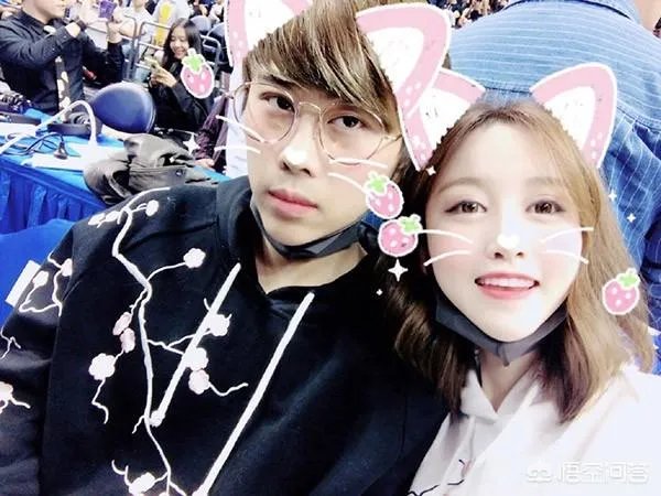 时隔一年多，昔日主播卢本伟正式复出，微博再发动态，竟被百万人转载，对此你怎么看？