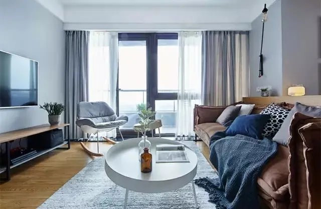 客厅和阳台窗帘如何装,看完才恍然大悟!