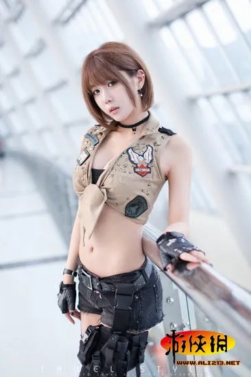 穿成这样是不是可以免费了 超短裙MM入园半价