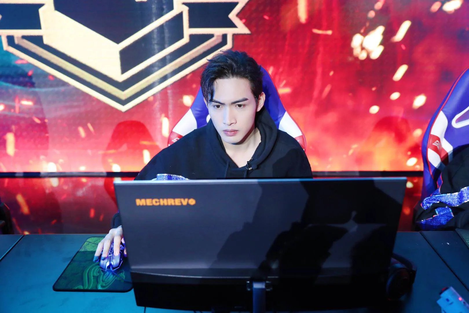 张彬彬两次单杀国服第一大呼“骄傲”！《超越吧！英雄》试训LGD感受职业残酷！