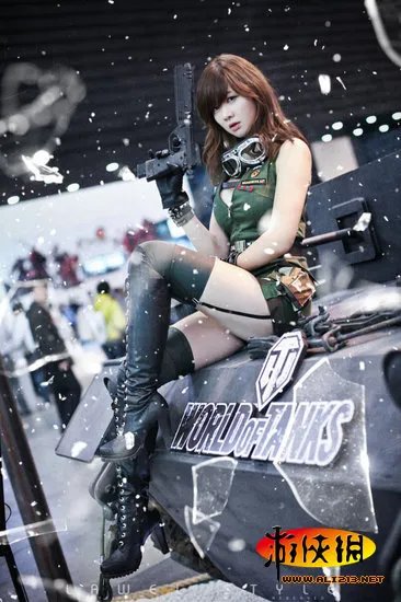 穿成这样是不是可以免费了 超短裙MM入园半价