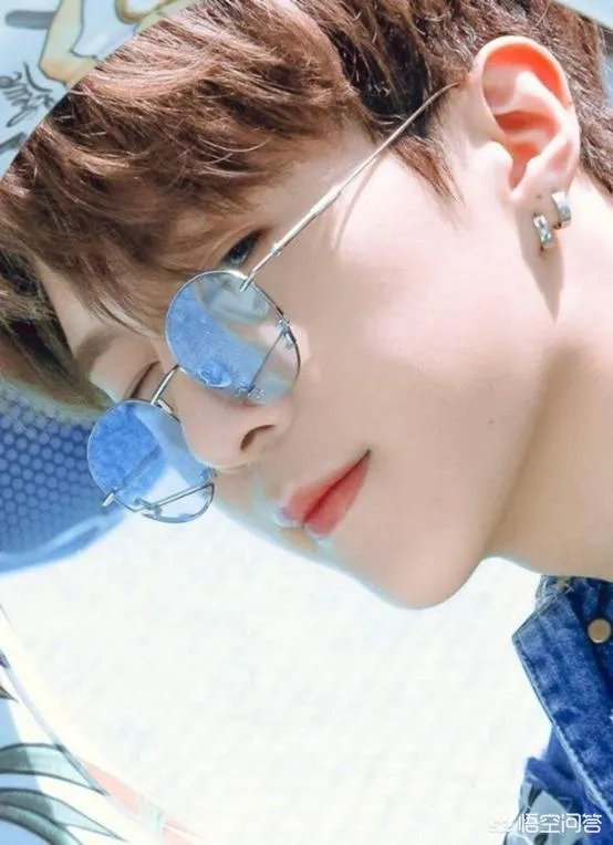 如何看待范丞丞当众叫粉丝“老婆”的行为?