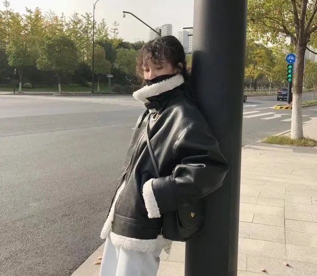 明星都在穿哪款百搭洋气又保暖，比羽绒服还显瘦的外套？