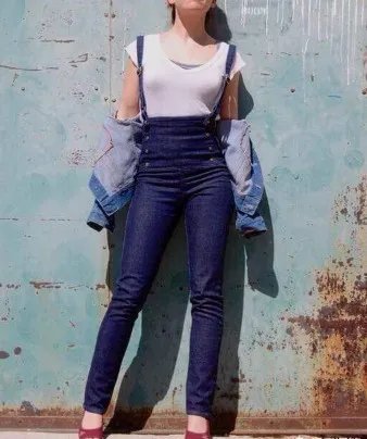 吊带裤怎么搭配 吊带裤上衣怎么搭配