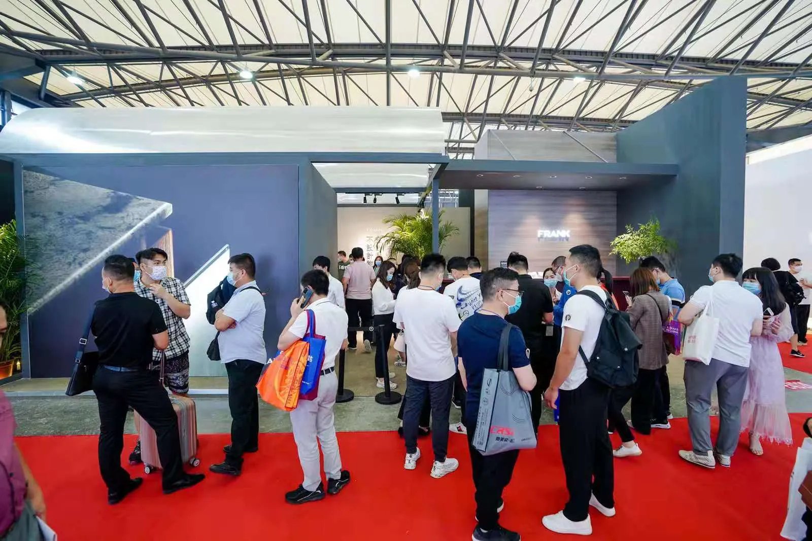 富兰克亮相2021上海厨卫展：一场光与影的奇幻之旅