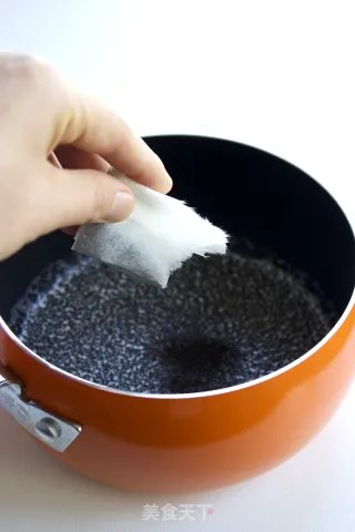 【红茶白巧克力慕斯派】