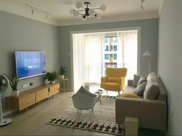 客厅和阳台窗帘如何装,看完才恍然大悟!