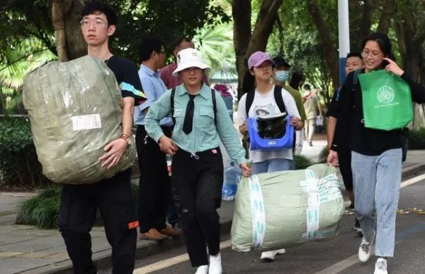 全国多所高校缩短中秋国庆假的目的是什么？