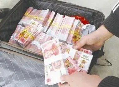 上海女子用冥币骗回4.4万美容费，女子这一行为是否涉嫌诈骗？