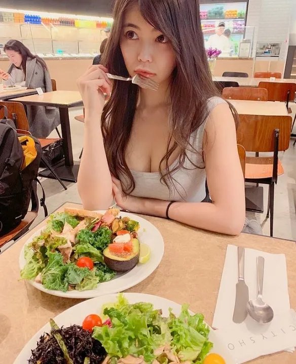 日本健身辣妹涉谷由里：身材火辣运动照叫人脸红心跳！