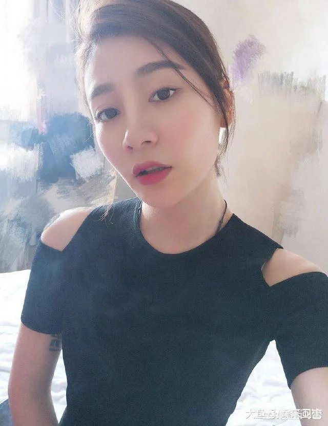 唐菀与曹云金离婚后迅速复出拍戏，你怎么看？