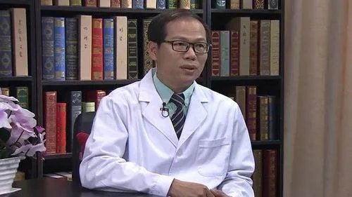 传染病防控专家表示奥密克戎比流感的症状还轻，轻症可以自行隔离治疗吗？