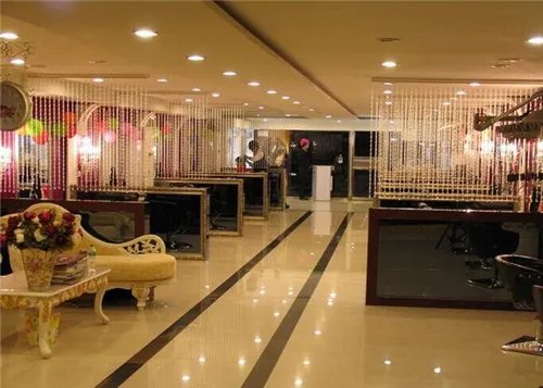 小型理发店装修效果图 小型发廊设计让创业不是梦