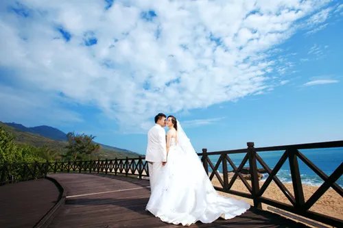 三亚最好的婚纱摄影是哪家 三亚拍摄婚纱背景点