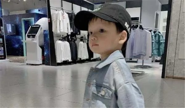 她用6年整容成杨幂，后和富二代结婚，如今怎样了？