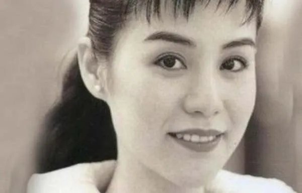 一代女皇主题曲金佩珊mp3下载