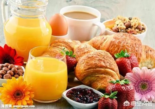 上午跑马拉松比赛早上吃什么早餐好？