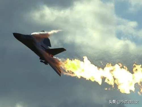 今美国2架飞机在空中相撞，他们的空中管制那么差吗？
