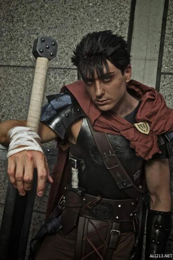 真人版拳皇特瑞！长相俊美 满身健壮肌肉简直太还原