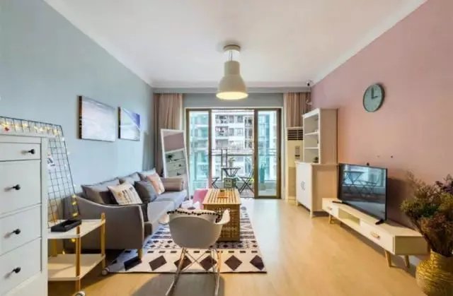 客厅和阳台窗帘如何装,看完才恍然大悟!