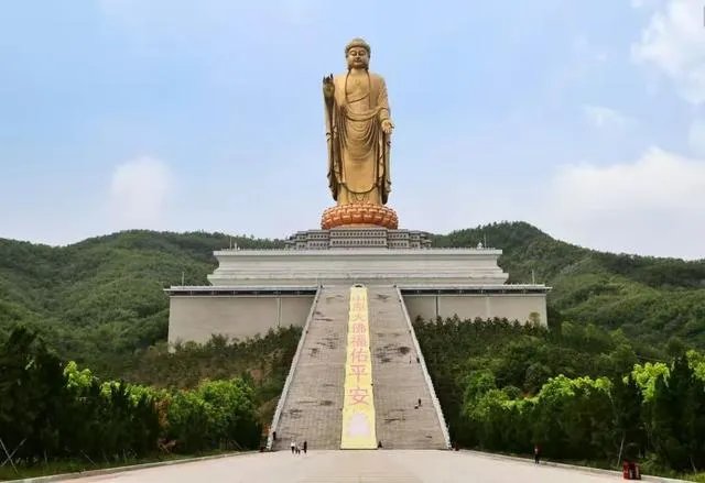 大弥勒佛像在哪？