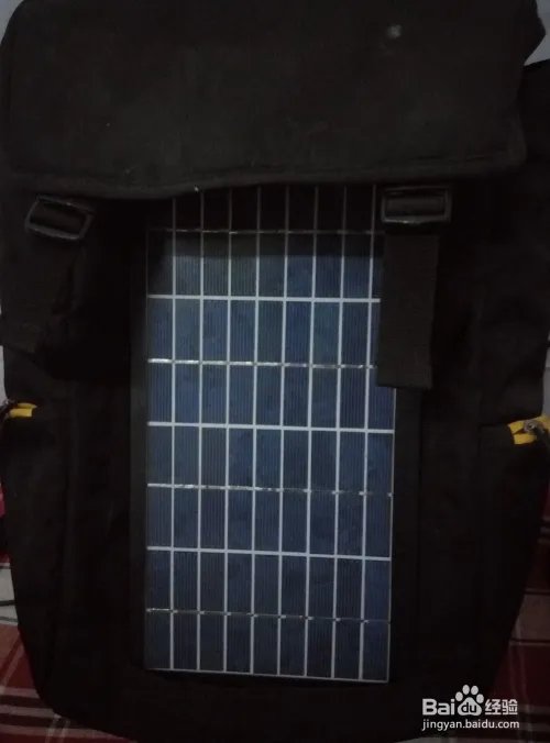 太阳能充电背包