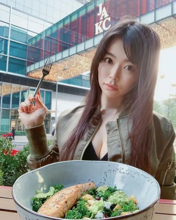 日本健身辣妹涉谷由里：身材火辣运动照叫人脸红心跳！