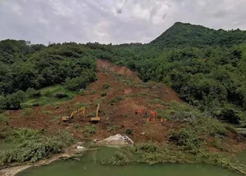 重庆城口山体滑坡最新动态更新 滑坡量达7万方两房屋被埋