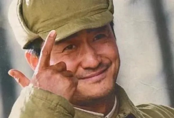 谢楠晒片场照，分享吴京父子暖心瞬间，他们和孩子是如何相处的？